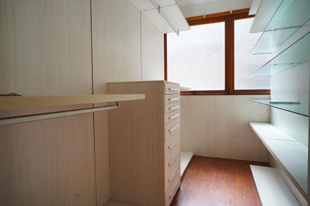 Closet  de apartamento à venda com 2 quartos, 96m² em Bela Vista, Porto Alegre