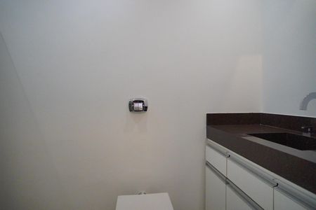 Apartamento à venda com 96m², 2 quartos e 2 vagasBanheiro suíte 