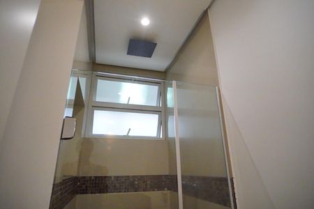 Apartamento à venda com 96m², 2 quartos e 2 vagasBanheiro suíte 