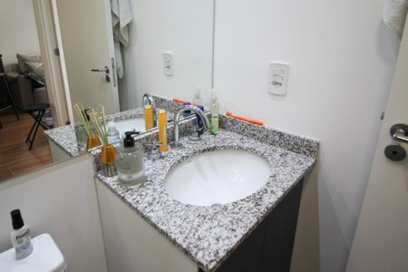 Banheiro de apartamento para alugar com 1 quarto, 30m² em Indianópolis, São Paulo