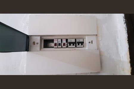 Casa para alugar com 80m², 2 quartos e 2 vagasQuadro de Luz