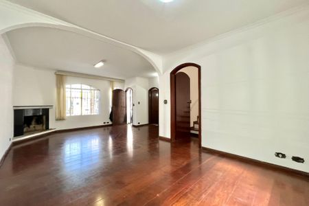 Casa à venda com 210m², 4 quartos e 2 vagasSala