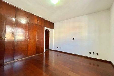 Casa à venda com 210m², 4 quartos e 2 vagasSuite 1