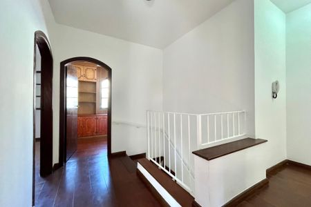 Casa à venda com 210m², 4 quartos e 2 vagasCorredor