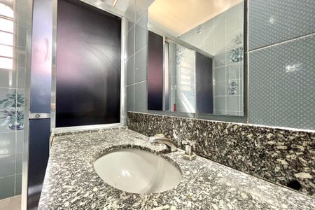 Casa à venda com 210m², 4 quartos e 2 vagasBanheiro da Suíte 1
