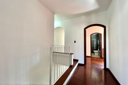 Casa à venda com 210m², 4 quartos e 2 vagasCorredor