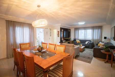 Casa à venda com 246m², 3 quartos e 6 vagas Casa à venda com 246m², 3 quartos e 6 vagasSALA