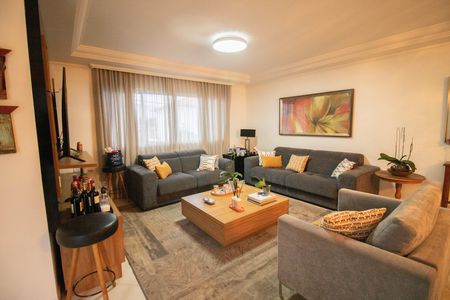 Casa à venda com 246m², 3 quartos e 6 vagas Casa à venda com 246m², 3 quartos e 6 vagasSALA