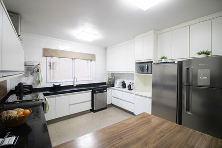 Casa à venda com 246m², 3 quartos e 6 vagas Casa à venda com 246m², 3 quartos e 6 vagasCOZINHA