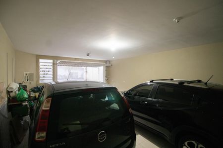 Casa à venda com 246m², 3 quartos e 6 vagas Casa à venda com 246m², 3 quartos e 6 vagasGARAGEM