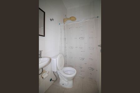 Casa à venda com 246m², 3 quartos e 6 vagas Casa à venda com 246m², 3 quartos e 6 vagasBANHEIRO DA GARAGEM