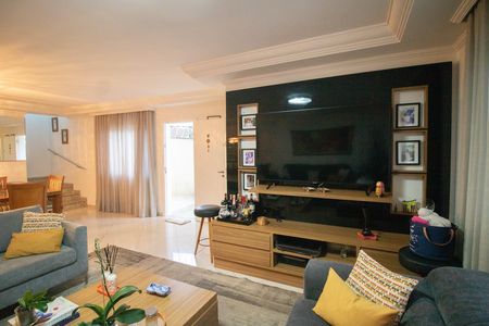 Casa à venda com 246m², 3 quartos e 6 vagas Casa à venda com 246m², 3 quartos e 6 vagasSALA