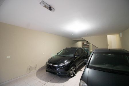 Casa à venda com 246m², 3 quartos e 6 vagas Casa à venda com 246m², 3 quartos e 6 vagasGARAGEM