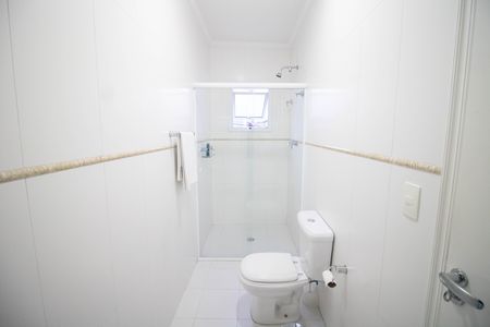 Casa à venda com 246m², 3 quartos e 6 vagas Casa à venda com 246m², 3 quartos e 6 vagasBANHEIRO DA SUÍTE 2
