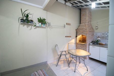 Casa à venda com 246m², 3 quartos e 6 vagas Casa à venda com 246m², 3 quartos e 6 vagasQUINTAL E ÁREA DE SERVIÇO