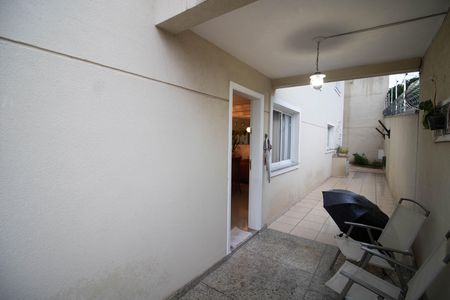 Casa à venda com 246m², 3 quartos e 6 vagas Casa à venda com 246m², 3 quartos e 6 vagasÁREA EXTERNA