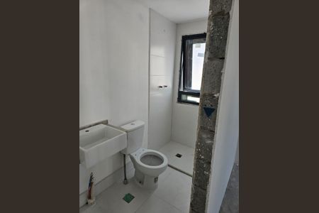 Apartamento à venda com 64m², 2 quartos e 1 vaga Apartamento à venda com 64m², 2 quartos e 1 vagaBanheiro