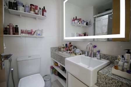 Apartamento à venda com 144m², 3 quartos e 2 vagasBanheiro da Suíte 2
