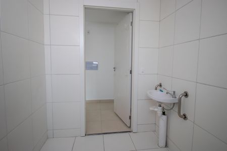 Banheiro de apartamento para alugar com 1 quarto, 38m² em Bonsucesso, Rio de Janeiro