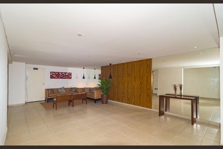 Apartamento à venda com 85m², 2 quartos e 2 vagasHall social