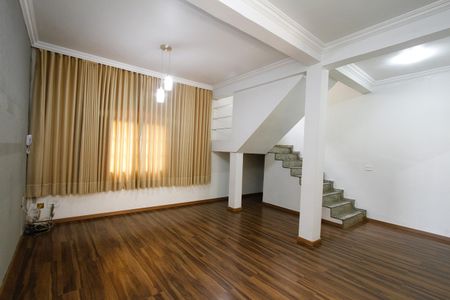 Casa para alugar com 214m², 3 quartos e 1 vagaSala