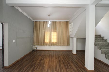 Casa para alugar com 214m², 3 quartos e 1 vagaSala