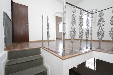 Casa para alugar com 214m², 3 quartos e 1 vagaEscada