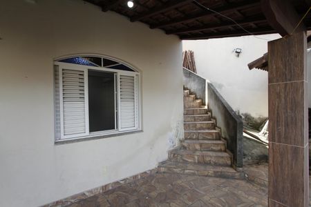 Casa para alugar com 214m², 3 quartos e 1 vagaEscada