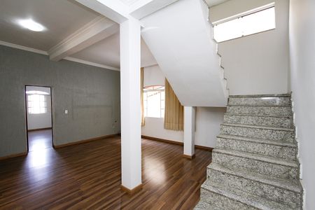 Casa para alugar com 214m², 3 quartos e 1 vagaSala