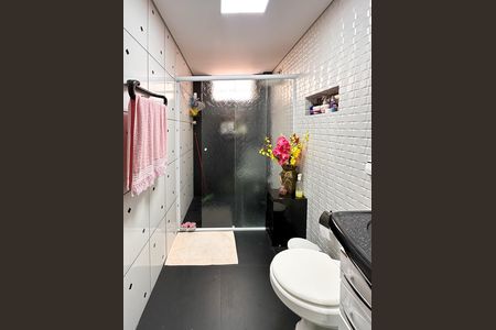 Apartamento à venda com 74m², 2 quartos e 1 vaga Apartamento à venda com 74m², 2 quartos e 1 vagaBanheiro Social
