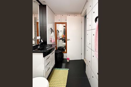 Apartamento à venda com 74m², 2 quartos e 1 vaga Apartamento à venda com 74m², 2 quartos e 1 vagaBanheiro Social
