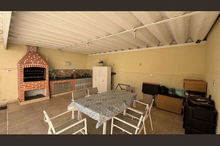 Casa à venda com 195m², 2 quartos e 2 vagasQuintal
