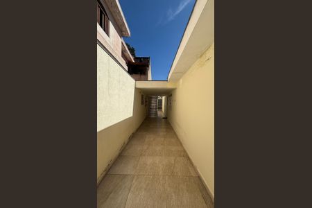 Casa à venda com 195m², 2 quartos e 2 vagasCorredor - Quintal