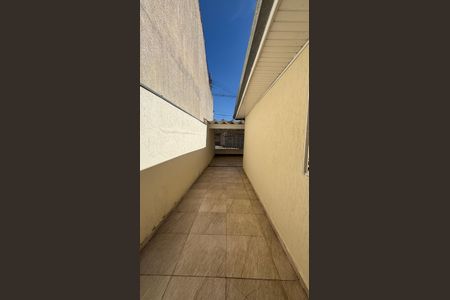 Casa à venda com 195m², 2 quartos e 2 vagasCorredor - Quintal