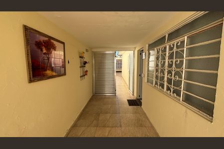 Casa à venda com 195m², 2 quartos e 2 vagasCorredor - Quintal