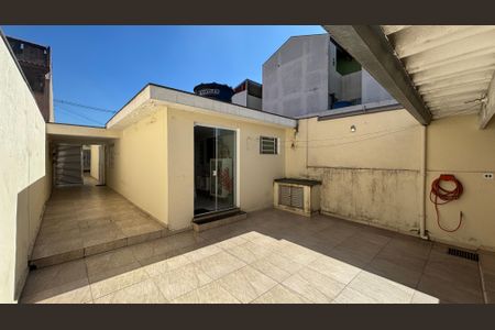 Casa à venda com 195m², 2 quartos e 2 vagasQuintal