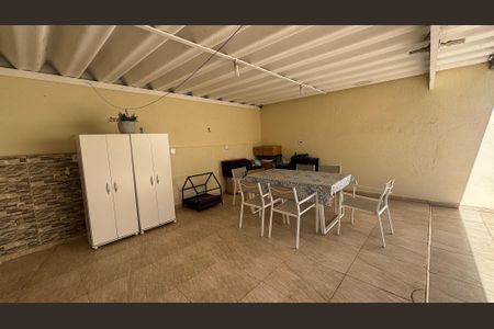Casa à venda com 195m², 2 quartos e 2 vagasQuintal