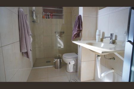 Casa à venda com 228m², 2 quartos e 2 vagas Casa à venda com 228m², 2 quartos e 2 vagasBanheiro suite