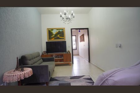 Casa à venda com 228m², 2 quartos e 2 vagas Casa à venda com 228m², 2 quartos e 2 vagasSala