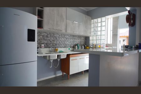 Casa à venda com 228m², 2 quartos e 2 vagas Casa à venda com 228m², 2 quartos e 2 vagasCozinha