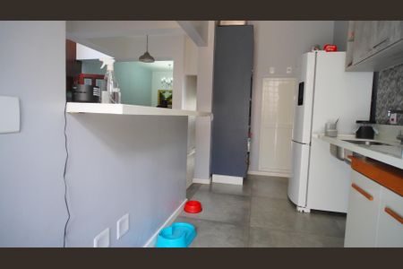 Casa à venda com 228m², 2 quartos e 2 vagas Casa à venda com 228m², 2 quartos e 2 vagasCozinha