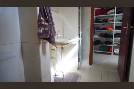 Casa à venda com 228m², 2 quartos e 2 vagas Casa à venda com 228m², 2 quartos e 2 vagasBanheiro suite