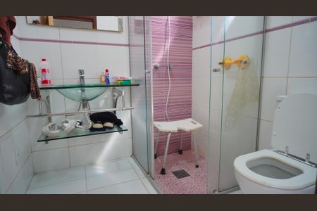 Casa à venda com 228m², 2 quartos e 2 vagas Casa à venda com 228m², 2 quartos e 2 vagasBanheiro 2 corredor