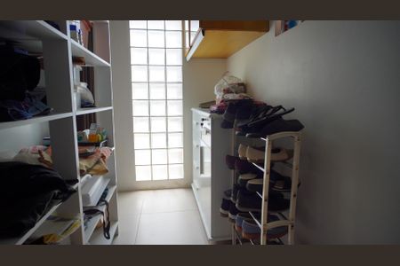 Closet de casa à venda com 2 quartos, 228m² em Navegantes, Porto Alegre