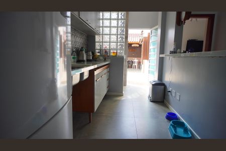 Casa à venda com 228m², 2 quartos e 2 vagas Casa à venda com 228m², 2 quartos e 2 vagasCozinha
