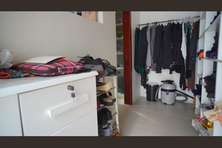 Casa à venda com 228m², 2 quartos e 2 vagas Casa à venda com 228m², 2 quartos e 2 vagasCloset da suíte