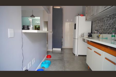 Casa à venda com 228m², 2 quartos e 2 vagas Casa à venda com 228m², 2 quartos e 2 vagasCozinha