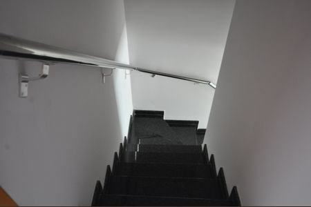 Casa à venda com 120m², 3 quartos e 2 vagasEscada