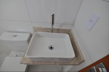 Casa à venda com 120m², 3 quartos e 2 vagasBanheiro da  Suíte 1