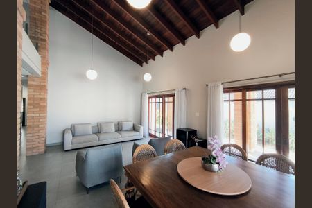 Casa de condomínio à venda com 510m², 4 quartos e 6 vagasSala